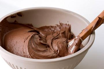 Chocolate Cream Cake kohta Rjaženka