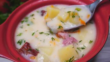 Lihtne supp juustuga suitsutatud tooted, nagu tema taibukus toiduvalmistamisel ja maitse