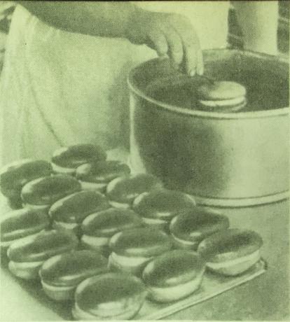 Valmistamas koogid "Bush". Foto raamatust "tootmine saiakesi ja kooke," 1976 