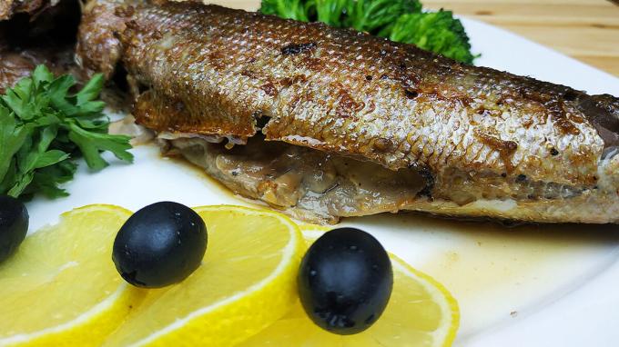 Ahjus küpsetatud Krasnoglazka kala - maitsev ja pehme