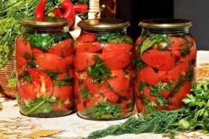 Viilutatud tomatid ürtide ja küüslauguga talveks. lemmik retsept