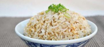 Kuidas kokk maitsev murenev riisi garneering