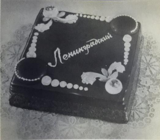 Cake Leningradi. Foto raamatust "Tootmine koogid ja pirukad," 1976 