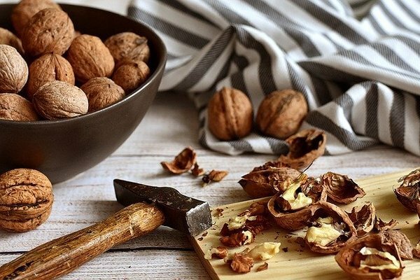 Pähklid sisaldavad palju kaloreid ja regulaarselt suurtes kogustes tarbimine võib põhjustada liigset kaalu (Foto: Pixabay.com) [/ caption]