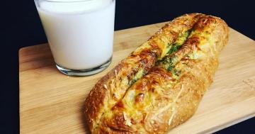 Baguette juustu ja küüslauguga ahjus. Minu lemmik retsept