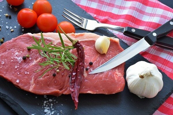 Ostke praetud liha asemel küpsetatud liha jaotustükke. (Foto: Pixabay.com)
