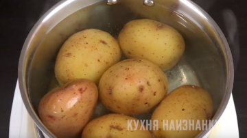 Küüslauguõliga küpsetatud kartulid