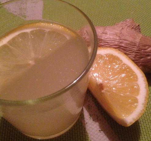 Joomine ingveri ja sidruni aitab kehakaalu. Tee seda jooki ei ole raske, ja te tunnete mõju väga kiiresti. Ära joo raske. Proportsioonid kirjutada saamiseks arvutati - 1 liiter lõppenud joogi.