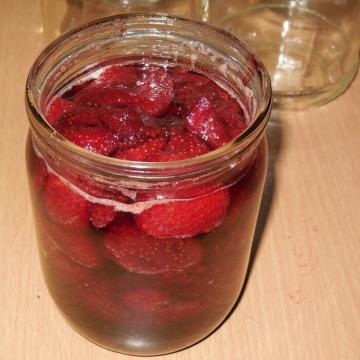 Maasikamoos, mis säilitab maitse ja värvi värskeid maasikaid. Minu kulinaarse trikk